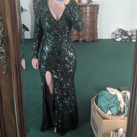 Black dress with green sequins - Picture 5 of 6